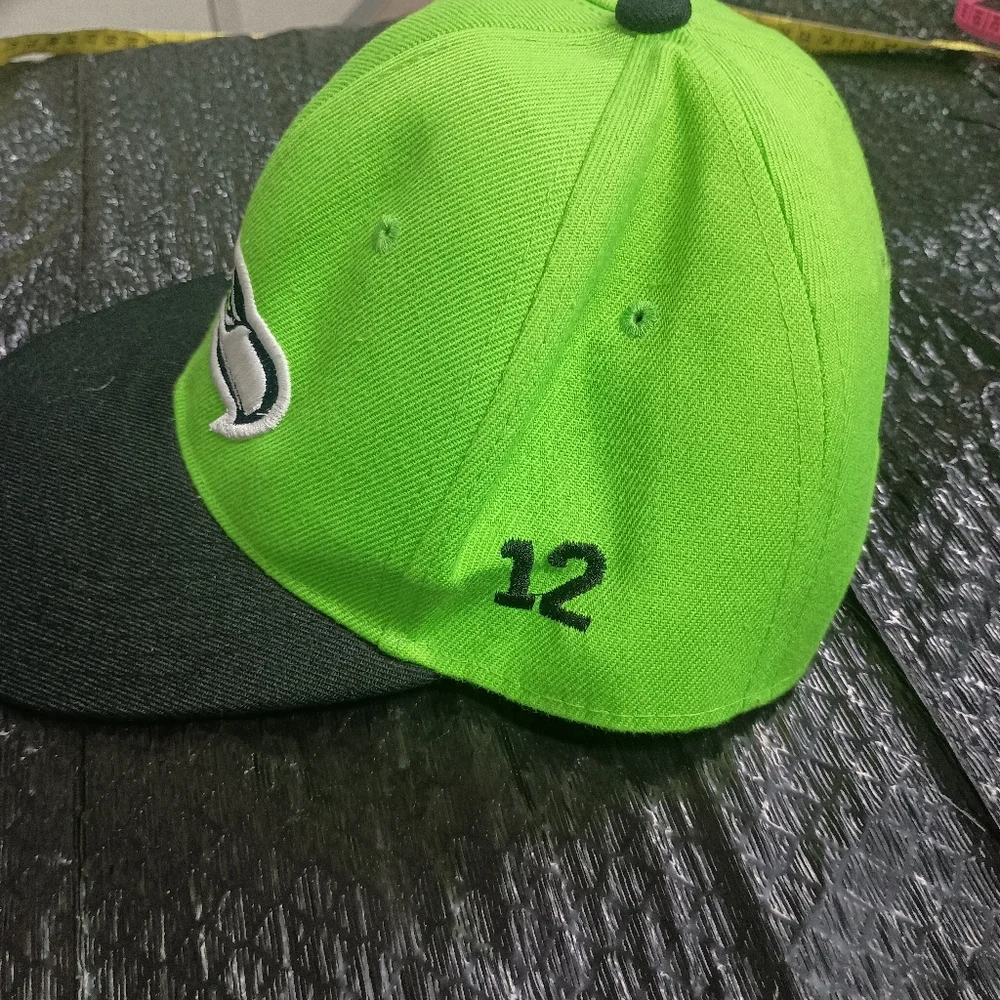 NFL Green and Black Hat Stylish Accessory - Picture 10 of 13